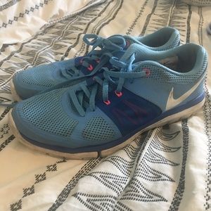 Blue nike tennis shoes